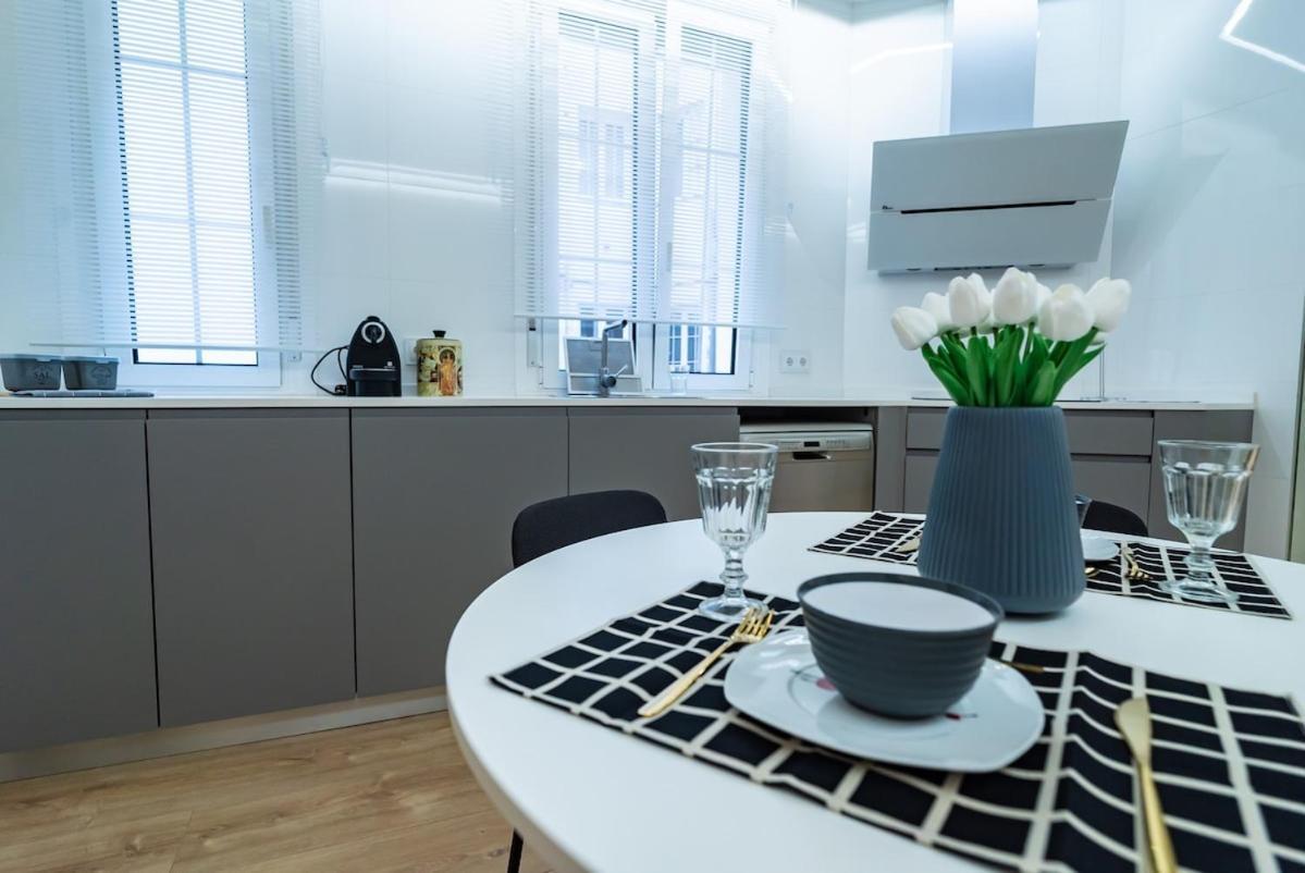 Lujoso Y Amplio Apartamento Con Parking Incluido Leon Ngoại thất bức ảnh